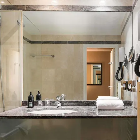 Adagio Haussmann Champs Elysees 4*