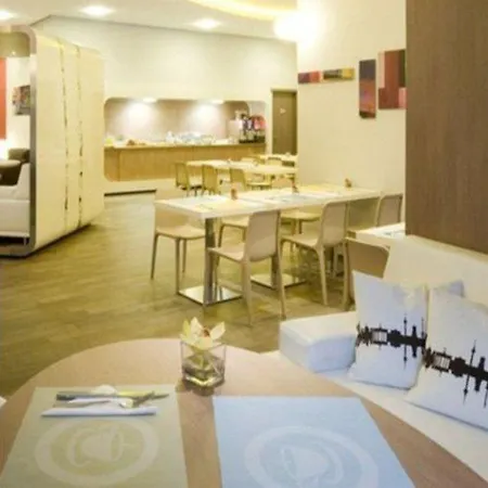 Adagio Haussmann Champs Elysees 4* باريس