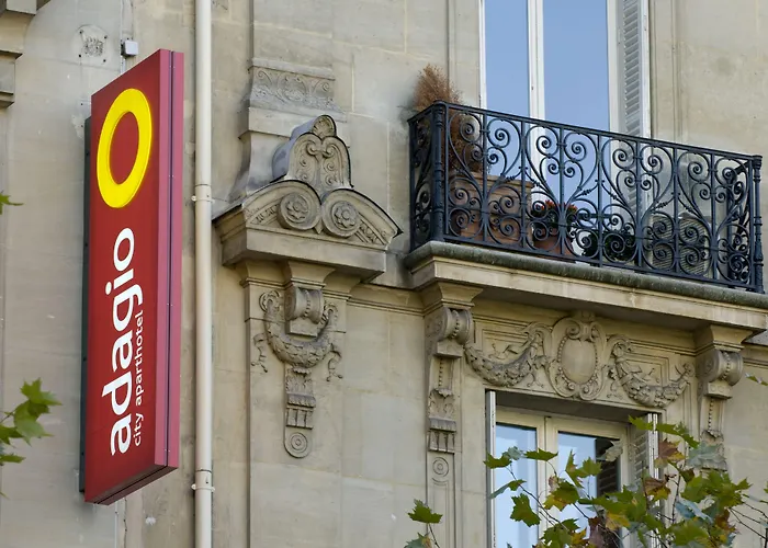 מלון דירות Adagio Haussmann Champs Elysees 4*
