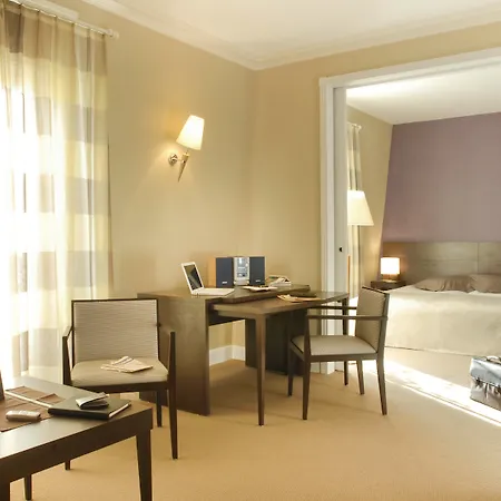 アパートホテル Adagio Haussmann Champs Elysees 4*